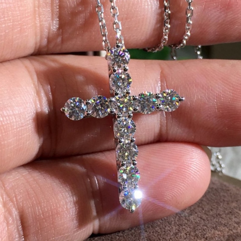 Elegant Silver Cross Pendant Necklace - Picture 3 of 5